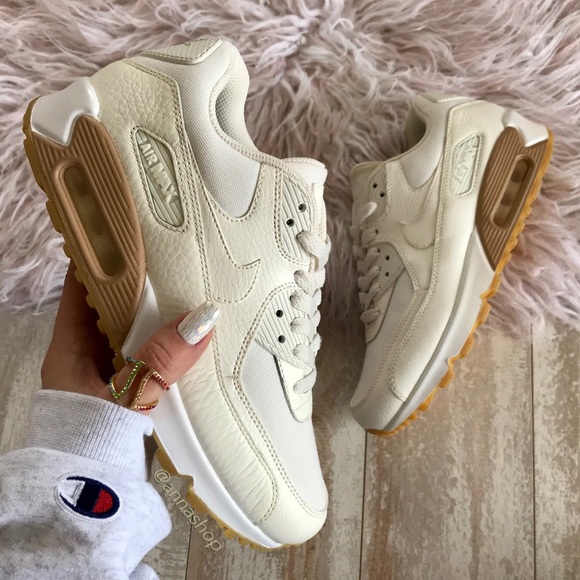 Nike Shoes - NWT Nike Air Max Premium